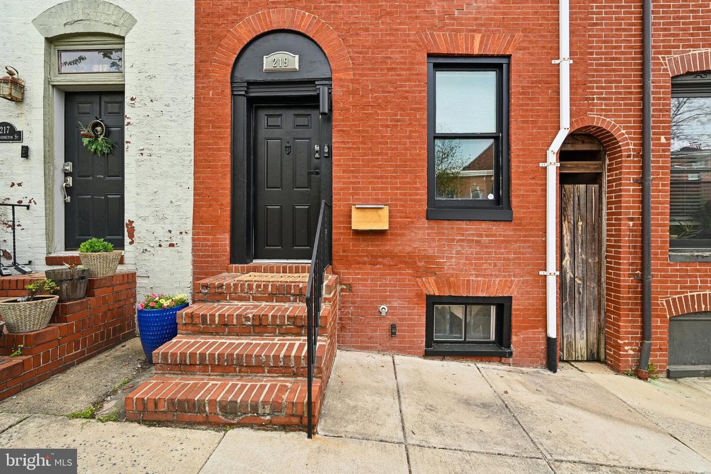 219 S Washington Street photo 6