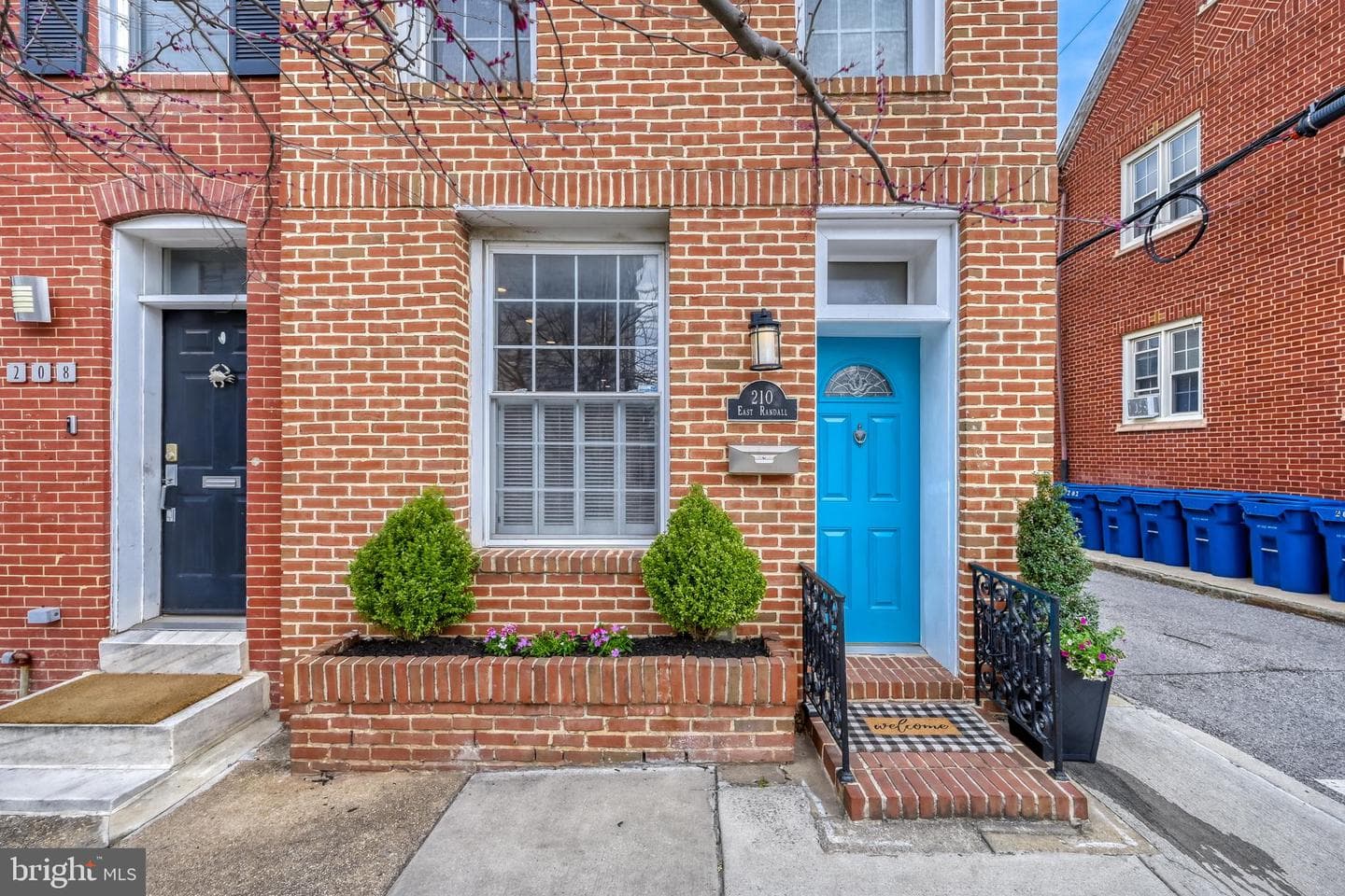 210 E Randall Street photo 1