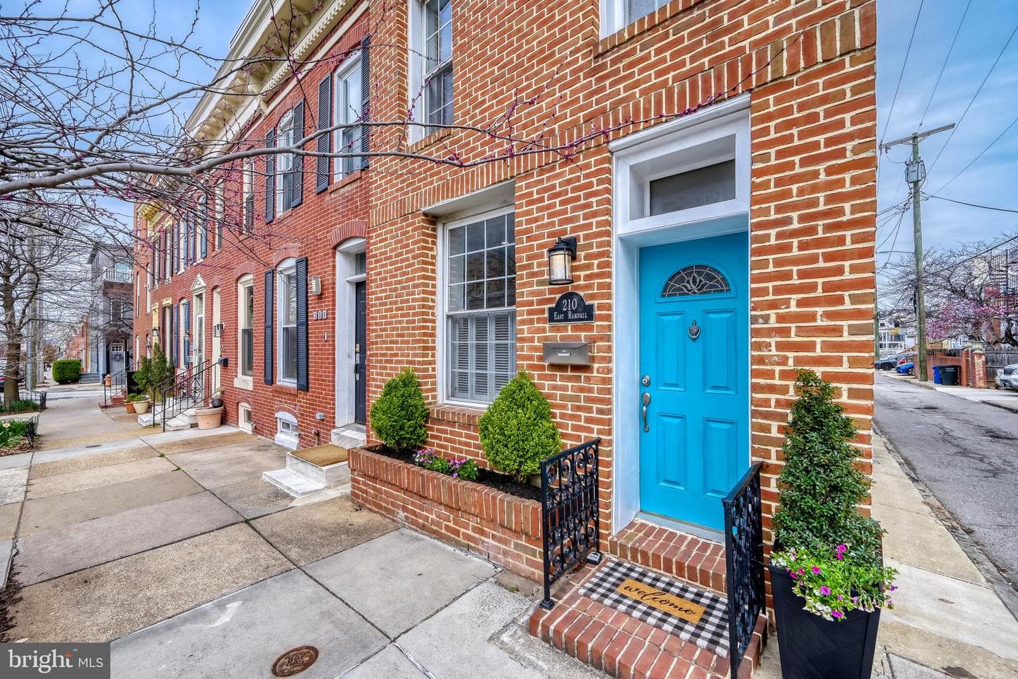 210 E Randall Street photo 2