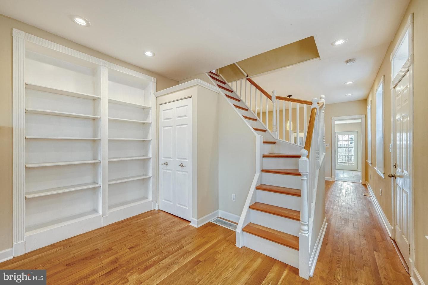 210 E Randall Street photo 6