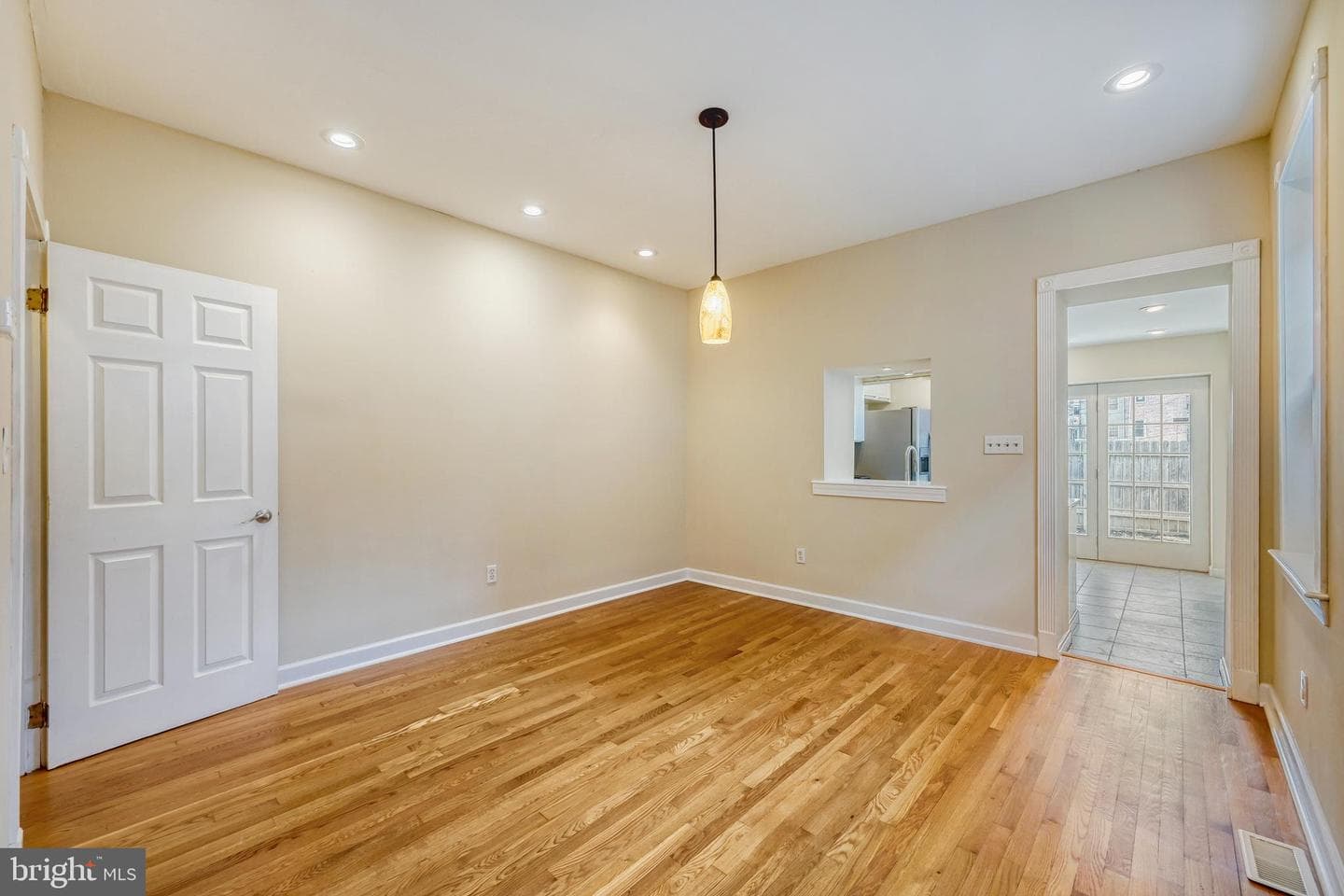210 E Randall Street photo 8