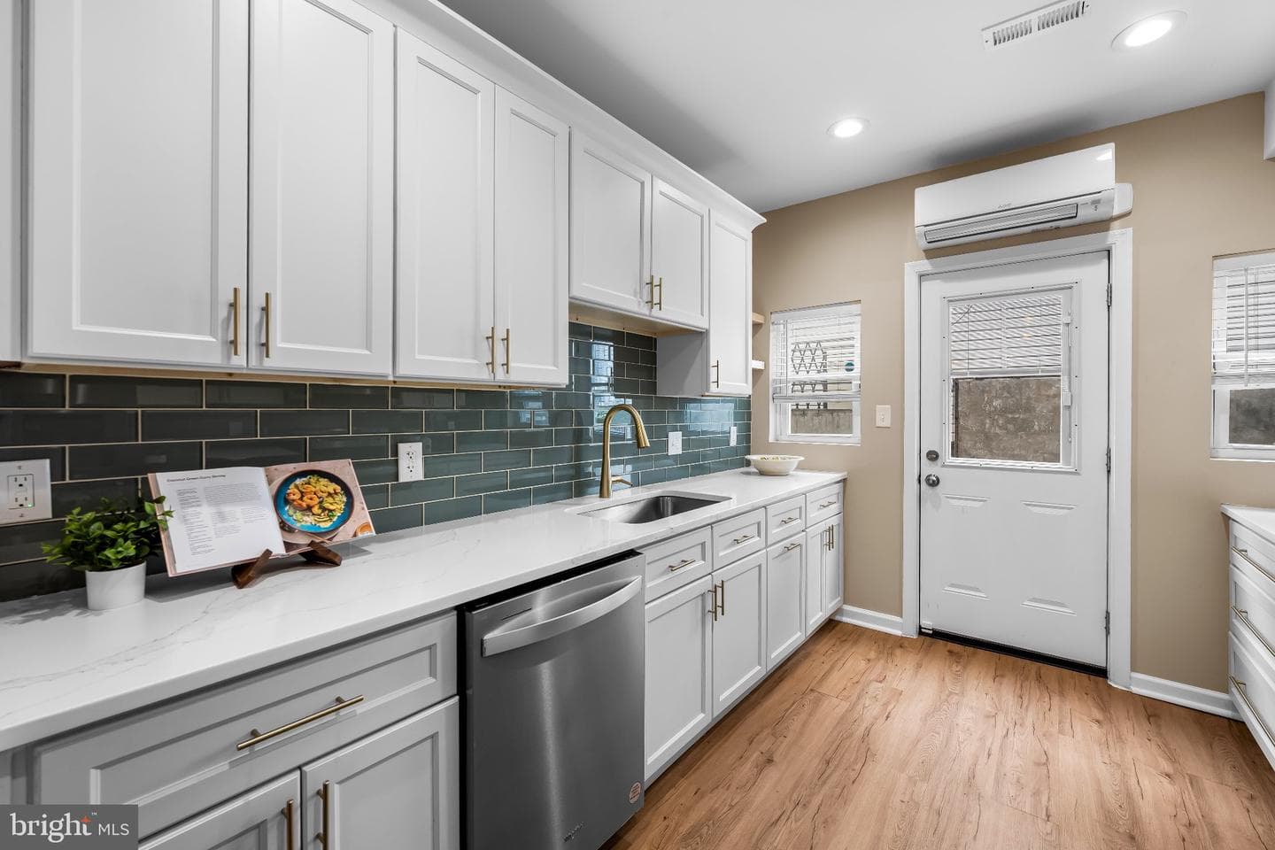 317 S Collington photo 10