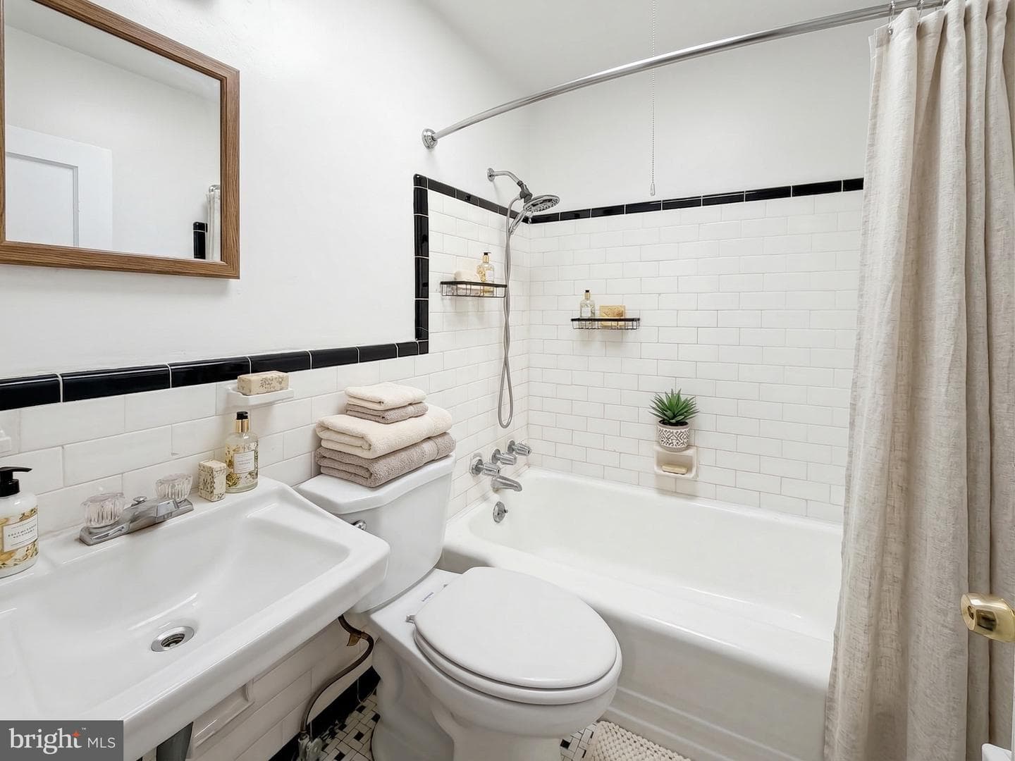 2709 E Hoffman Street photo 21