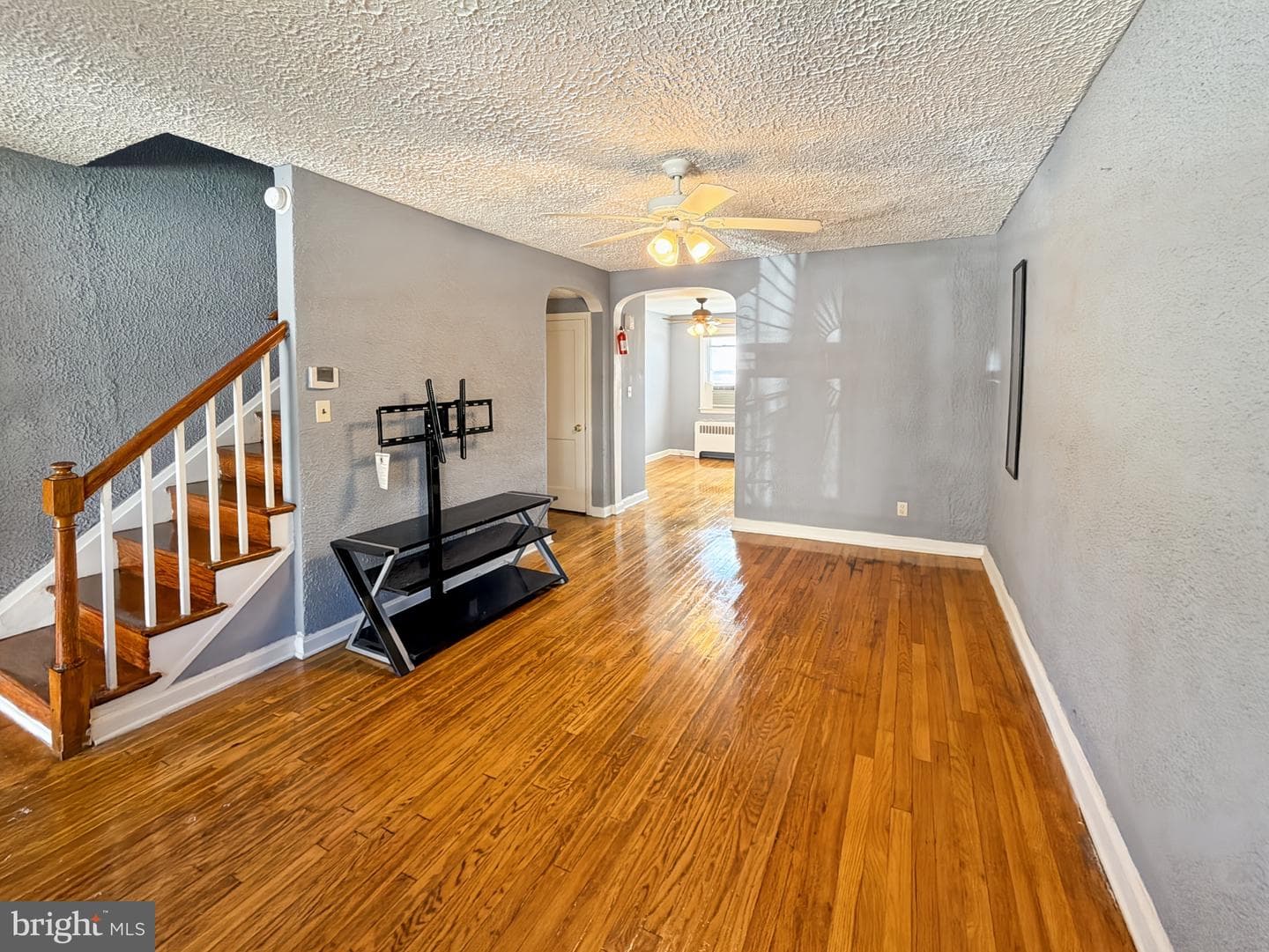 2709 E Hoffman Street photo 4
