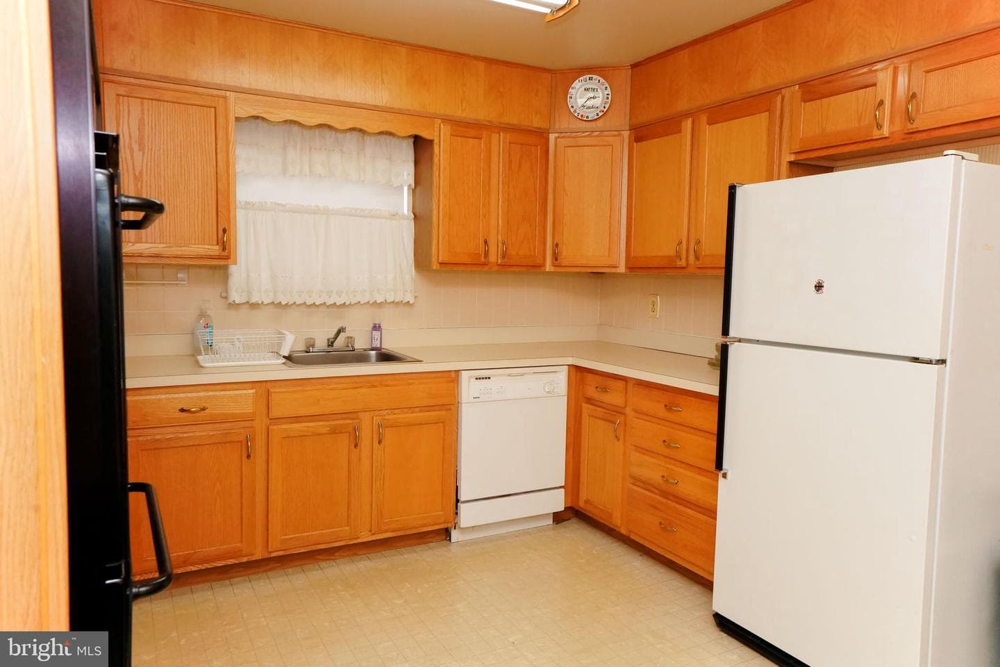 3635 Glengyle Avenue #5b photo 5