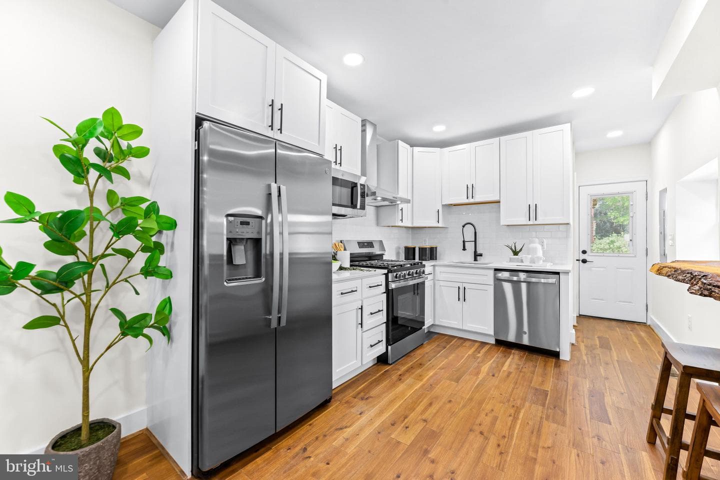 1500 Boyle Street photo 12
