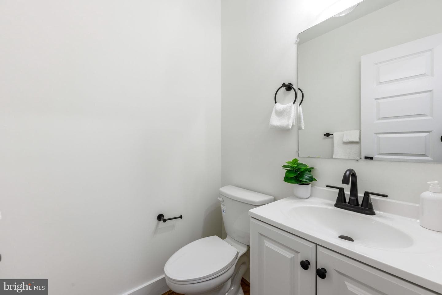 1500 Boyle Street photo 17