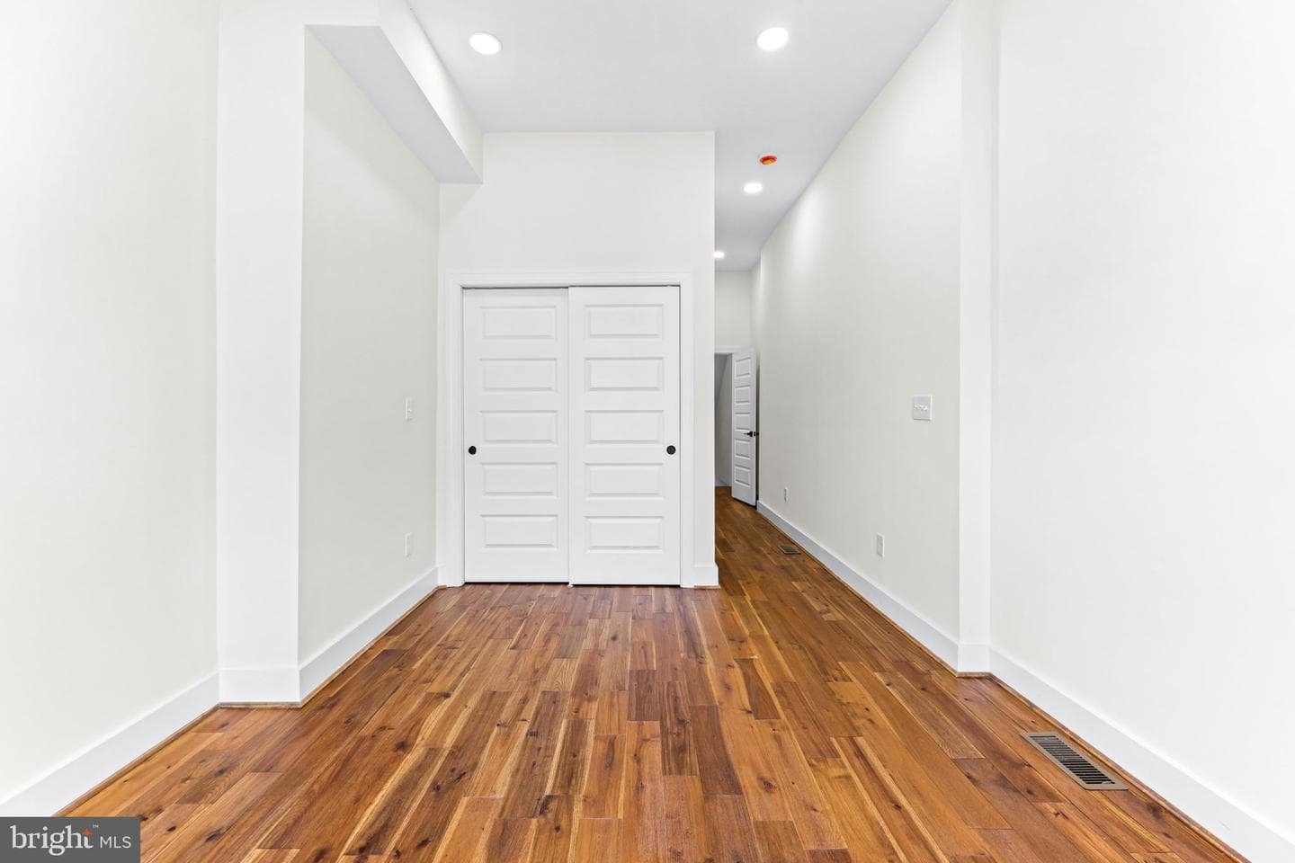 1500 Boyle Street photo 35
