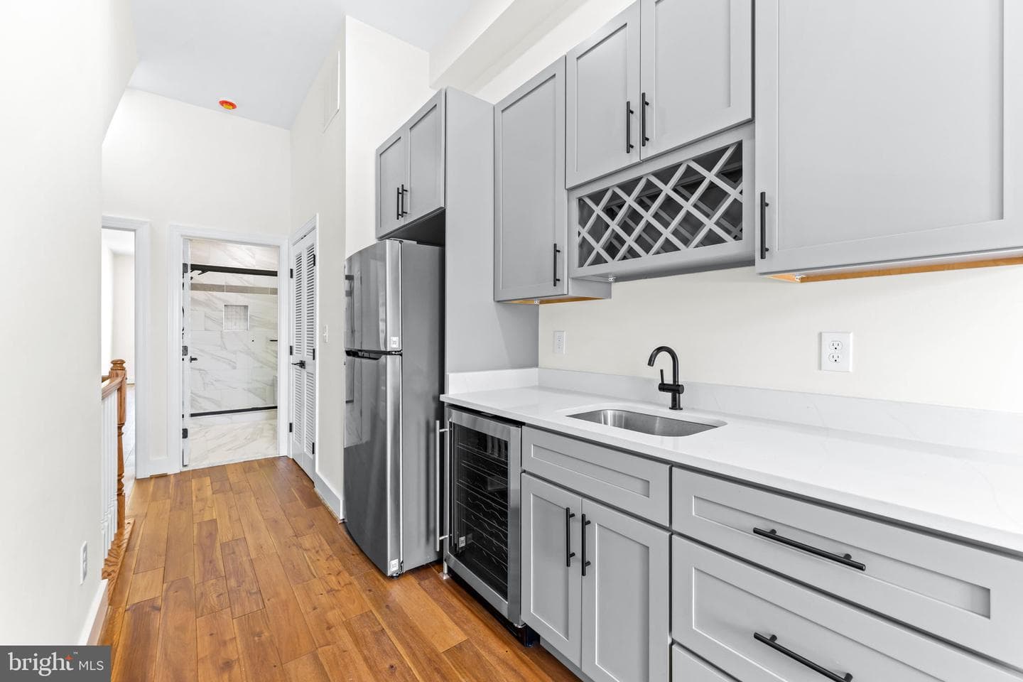 1500 Boyle Street photo 38