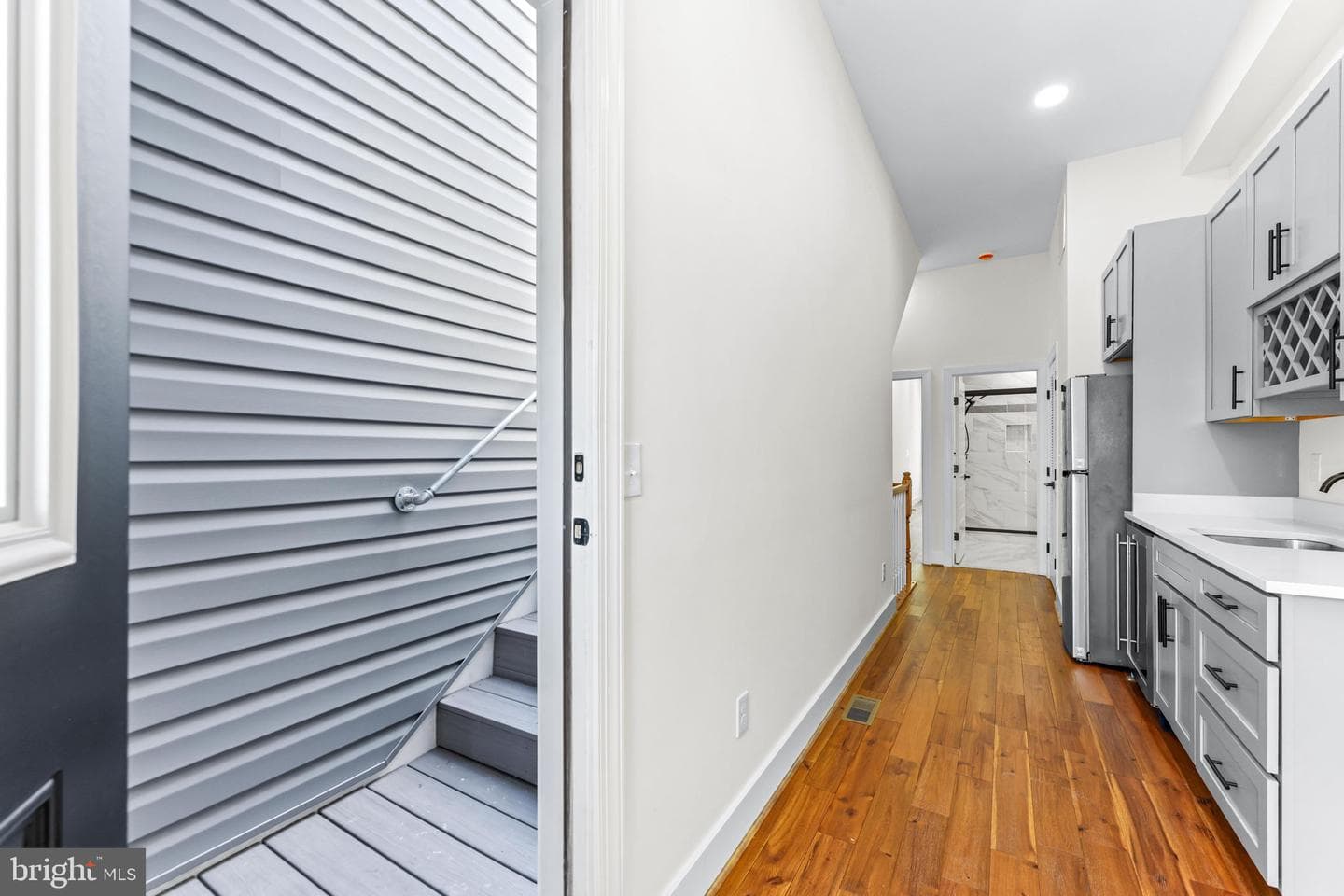 1500 Boyle Street photo 39