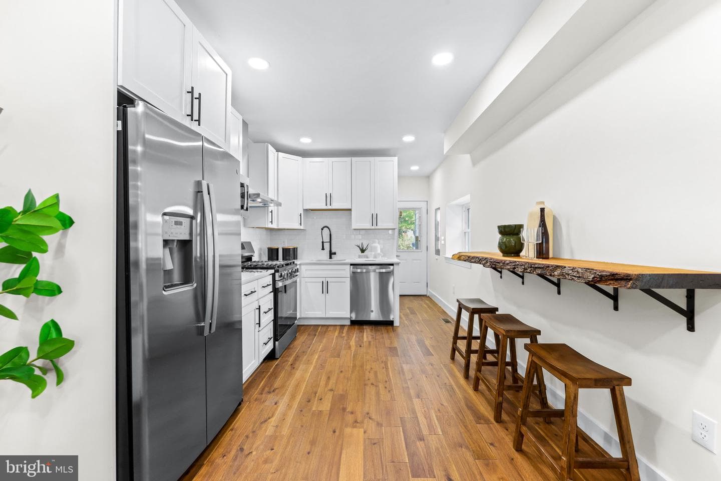 1500 Boyle Street photo 9