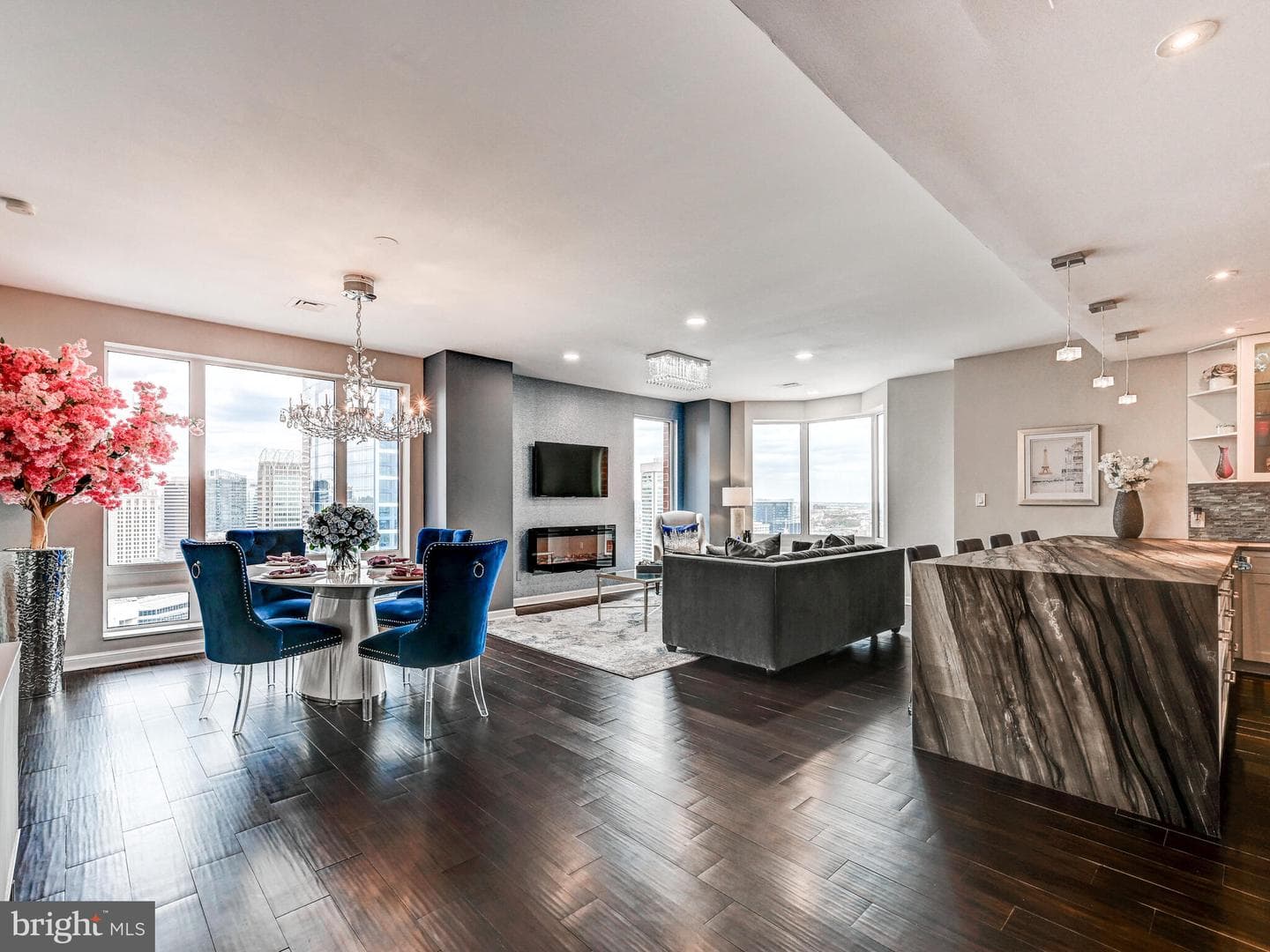 10 E Lee Street #2402 photo 2