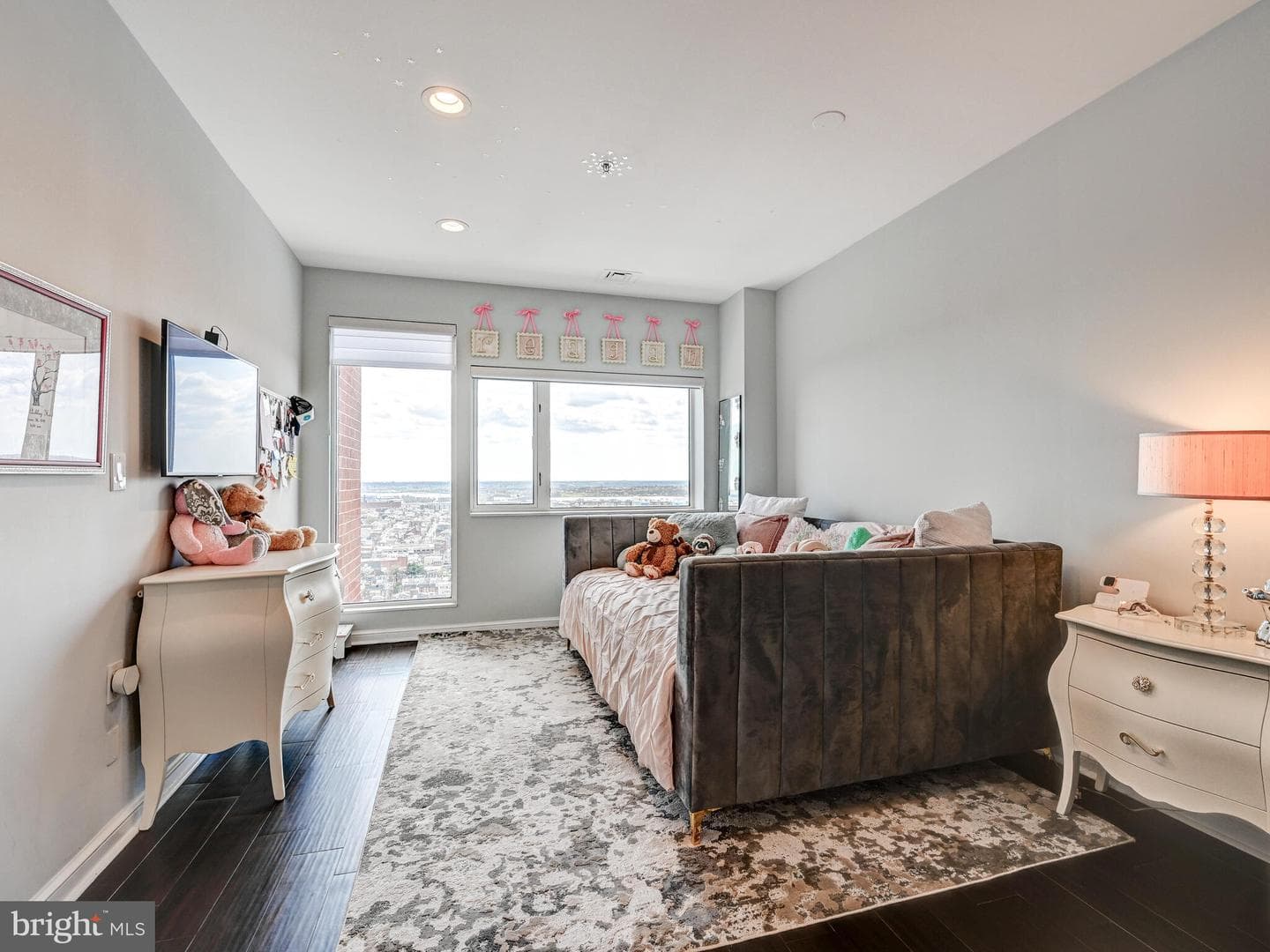 10 E Lee Street #2402 photo 30
