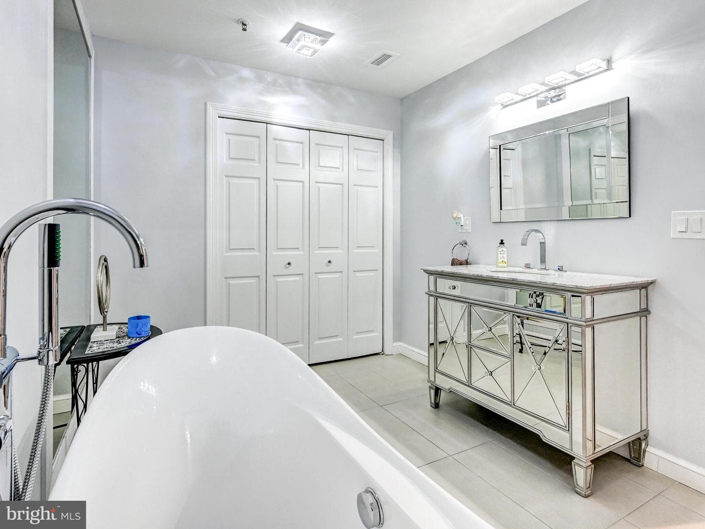 10 E Lee Street #2402 photo 35