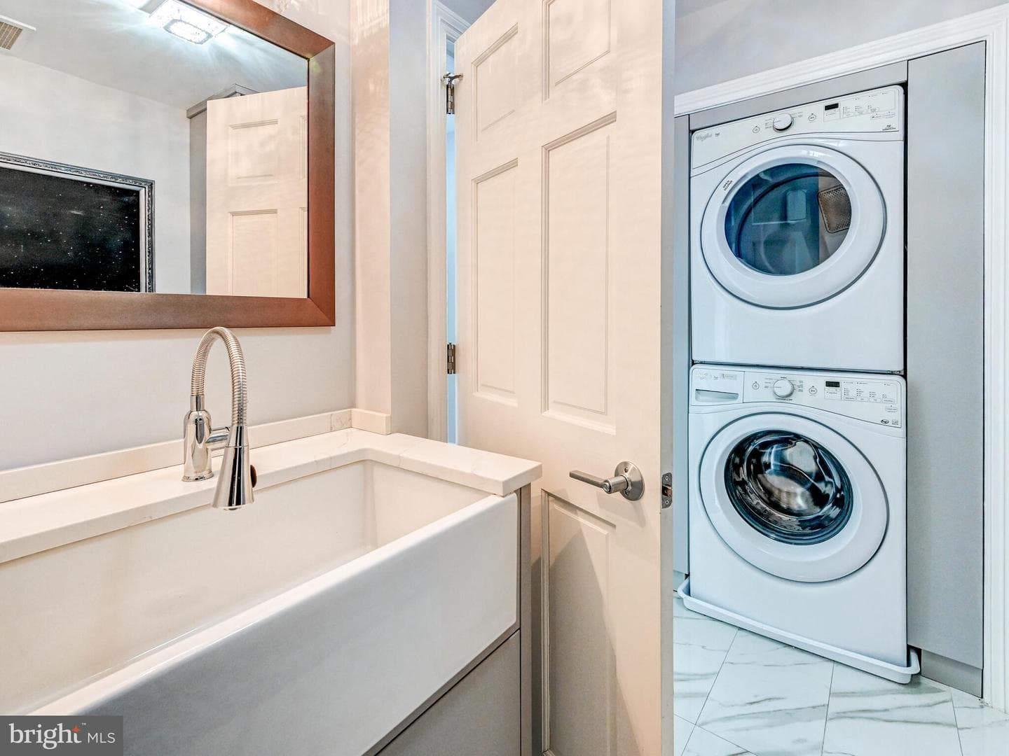 10 E Lee Street #2402 photo 36