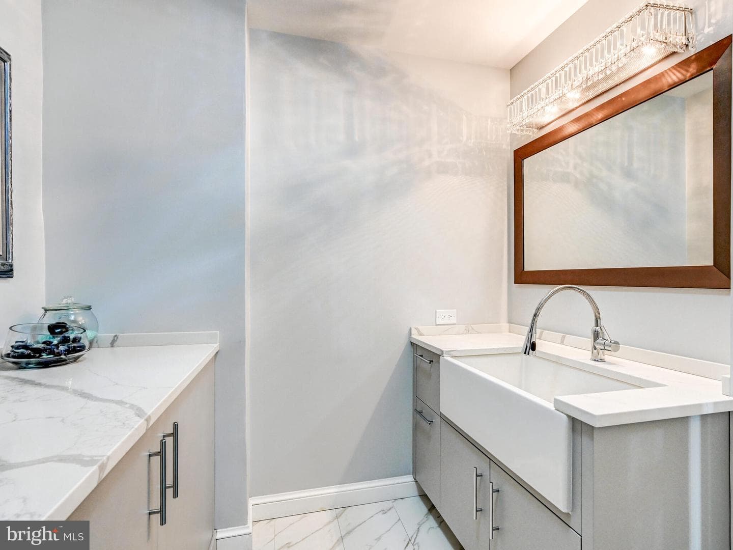 10 E Lee Street #2402 photo 37