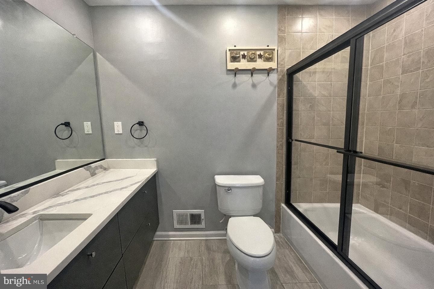 402 N Chapel Street photo 14