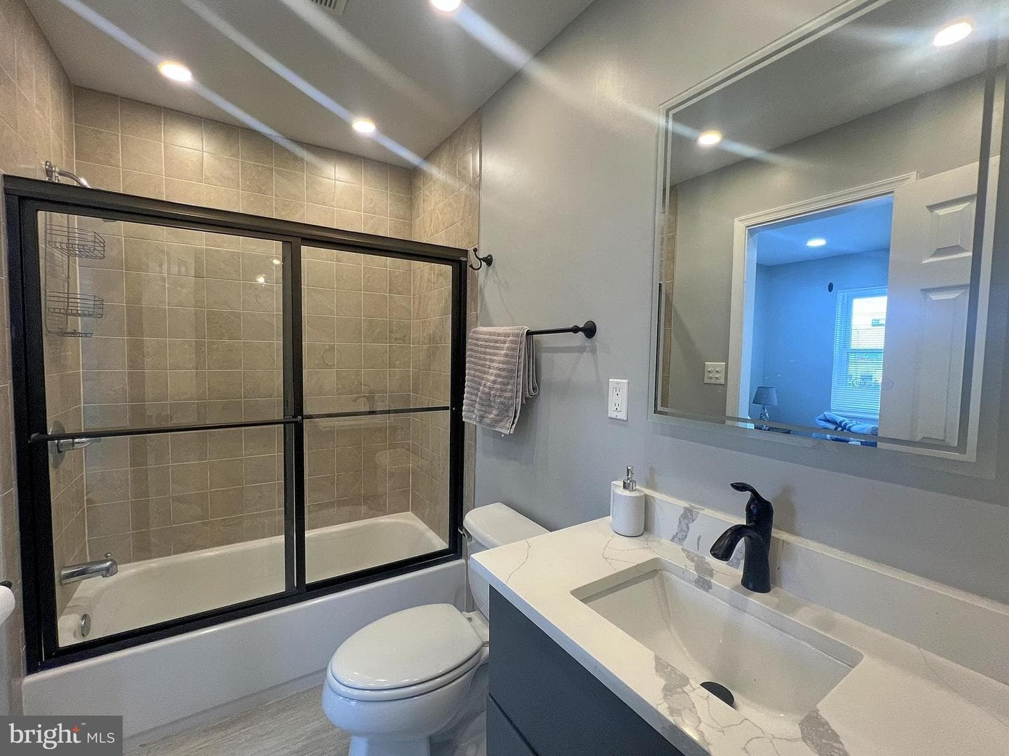 402 N Chapel Street photo 15