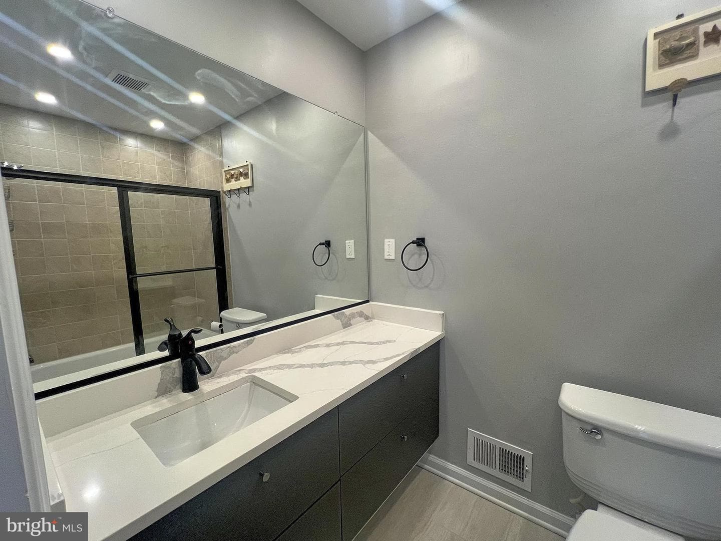 402 N Chapel Street photo 17