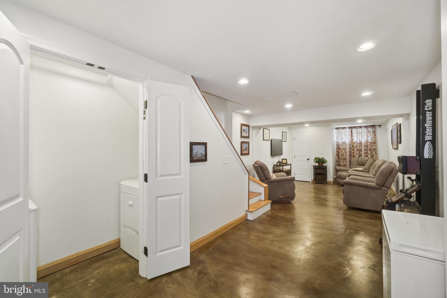 1006 S East Avenue photo 25
