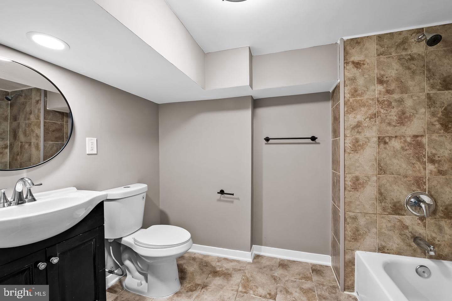 2401 Harlem Avenue photo 28