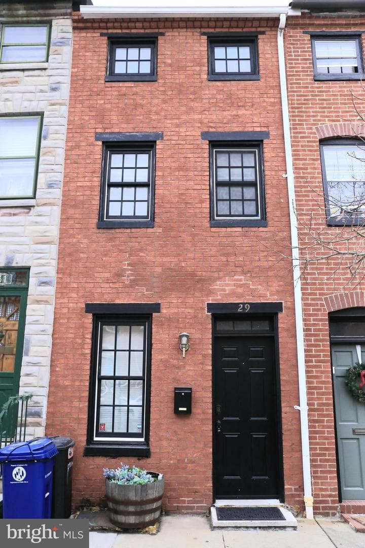 29 E Henrietta Street photo 1