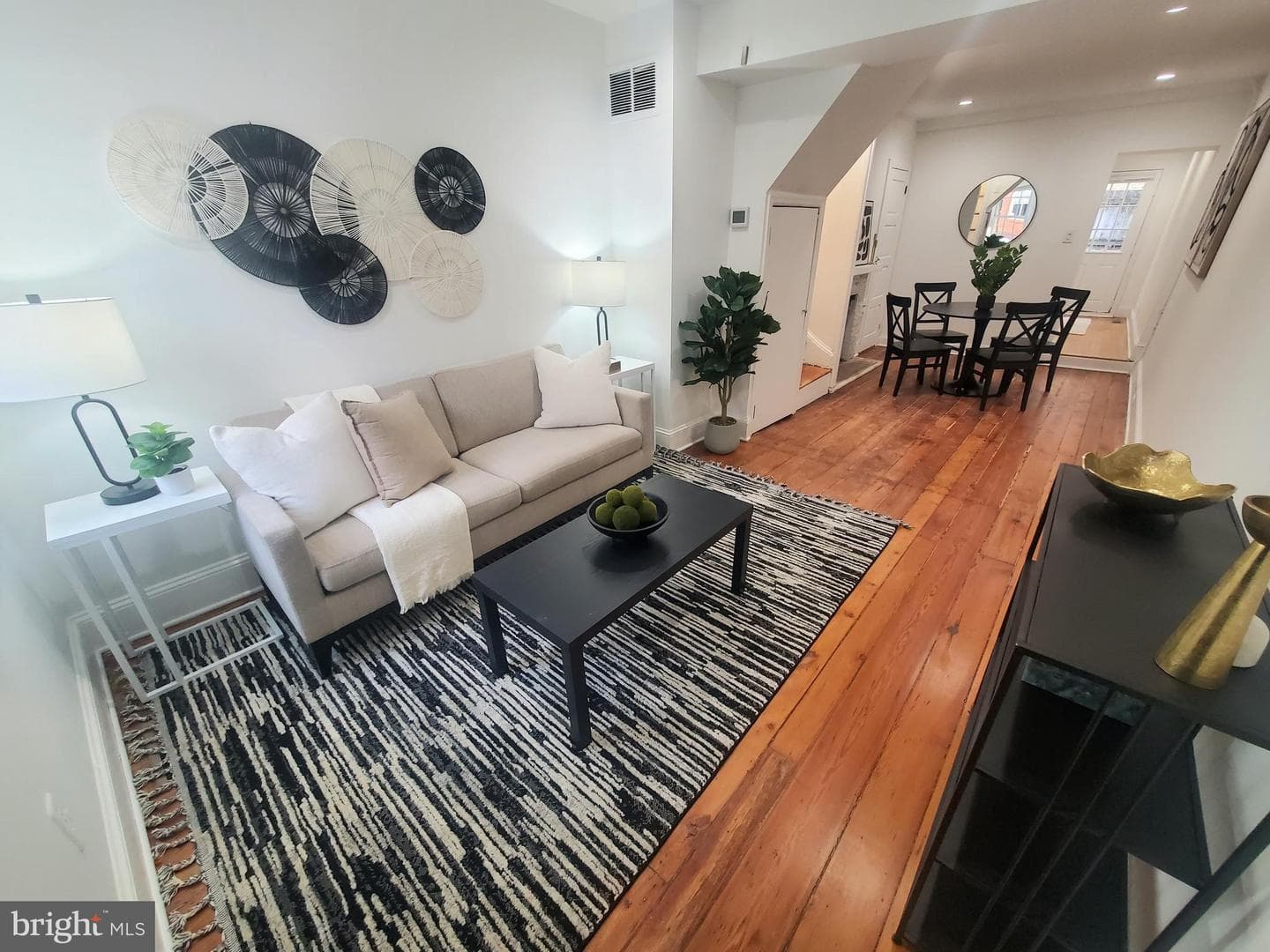 29 E Henrietta Street photo 2