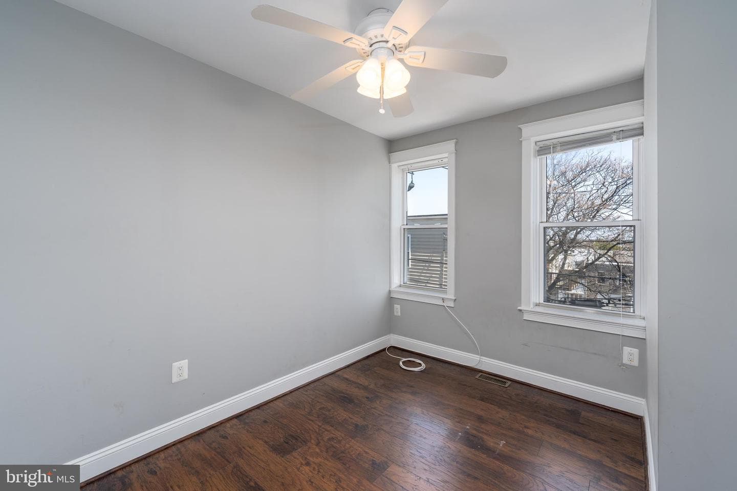 443 N Milton Avenue photo 12