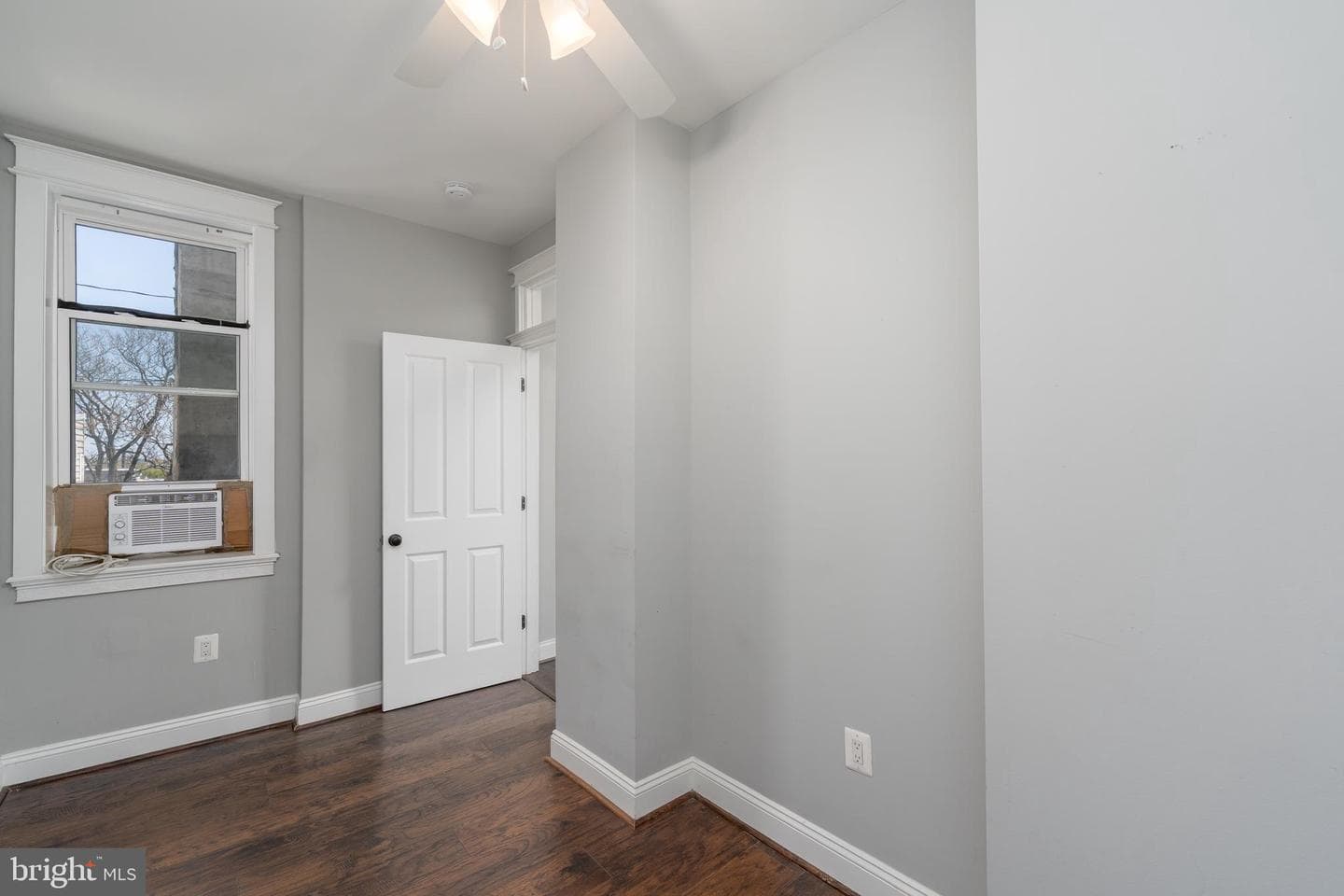 443 N Milton Avenue photo 14