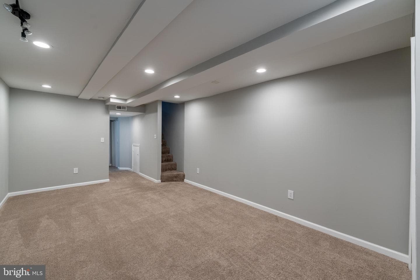 443 N Milton Avenue photo 18