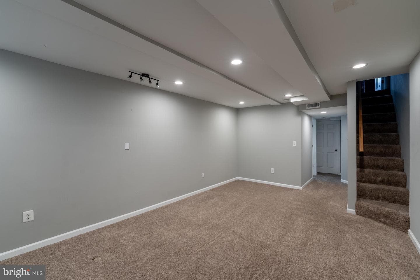 443 N Milton Avenue photo 19