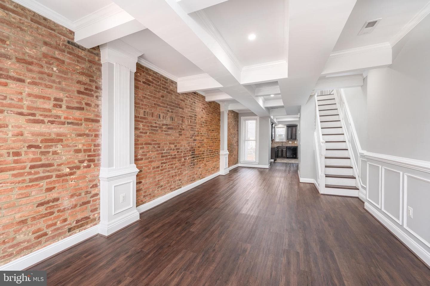 443 N Milton Avenue photo 3