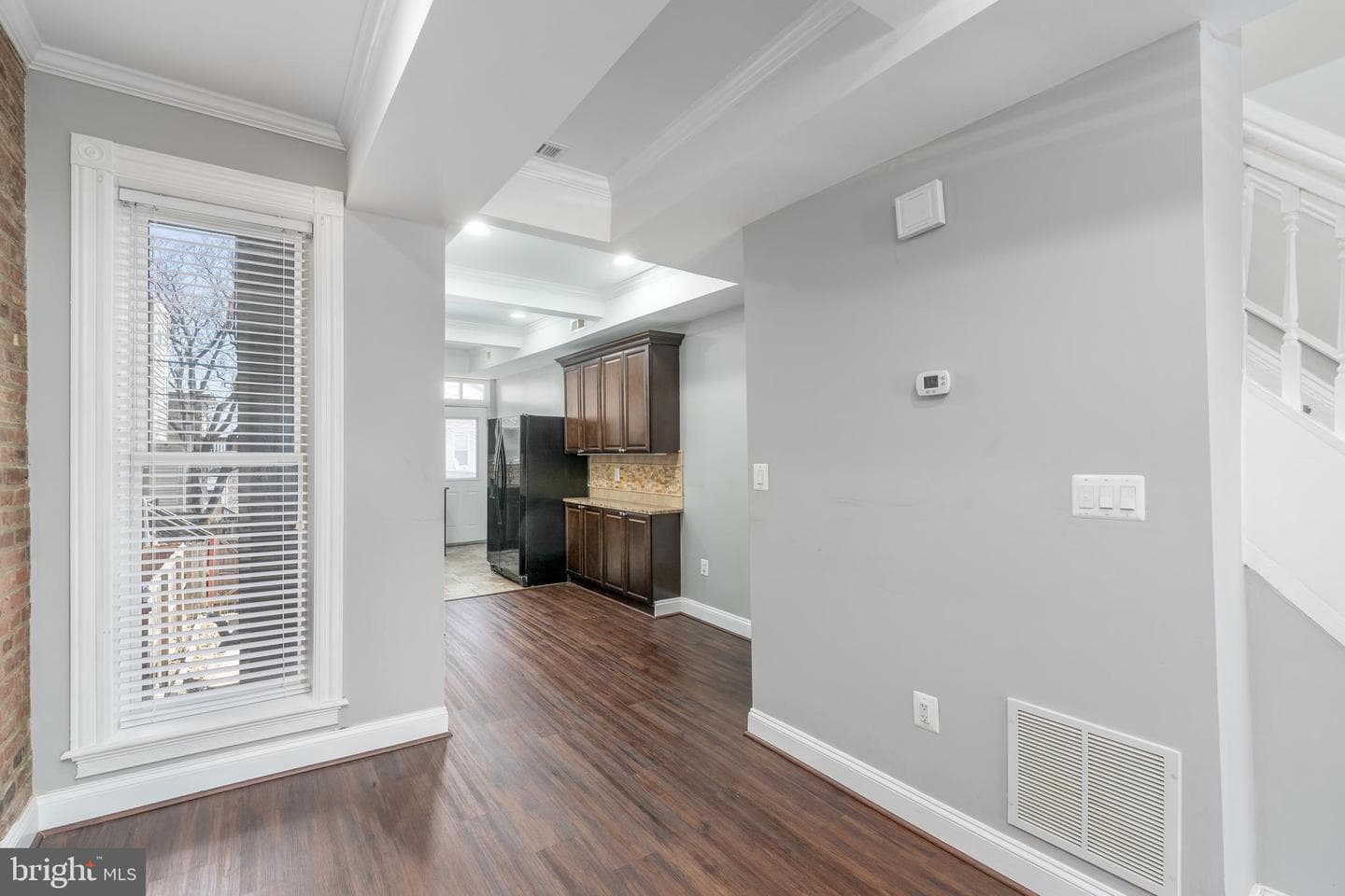 443 N Milton Avenue photo 8