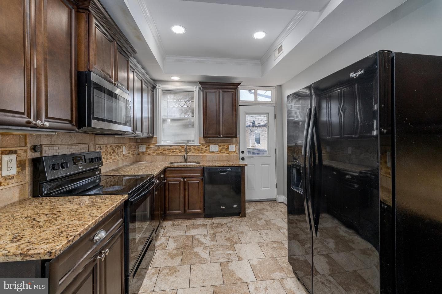 443 N Milton Avenue photo 9