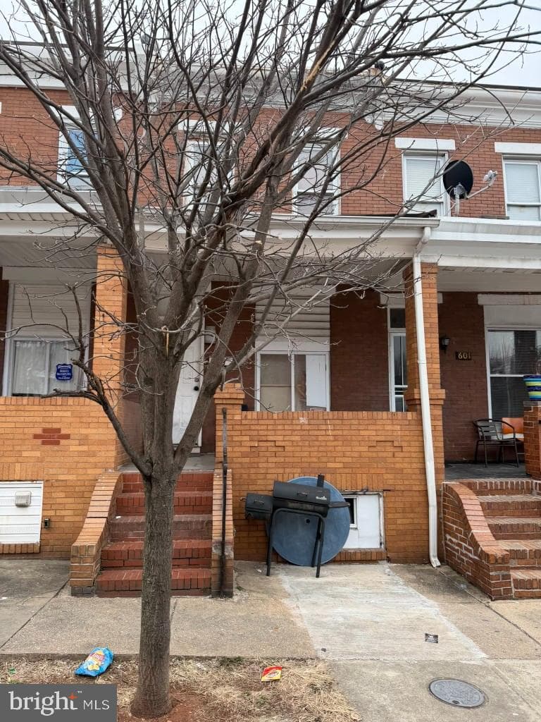 603 N Robinson Street photo 2