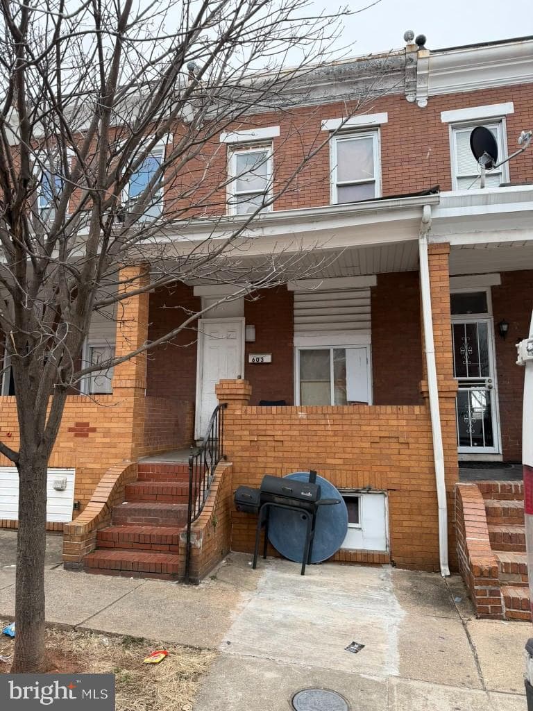 603 N Robinson Street photo 3