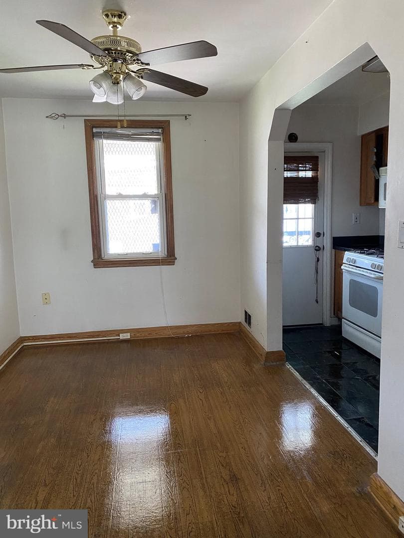 335 N Grantley Street photo 10
