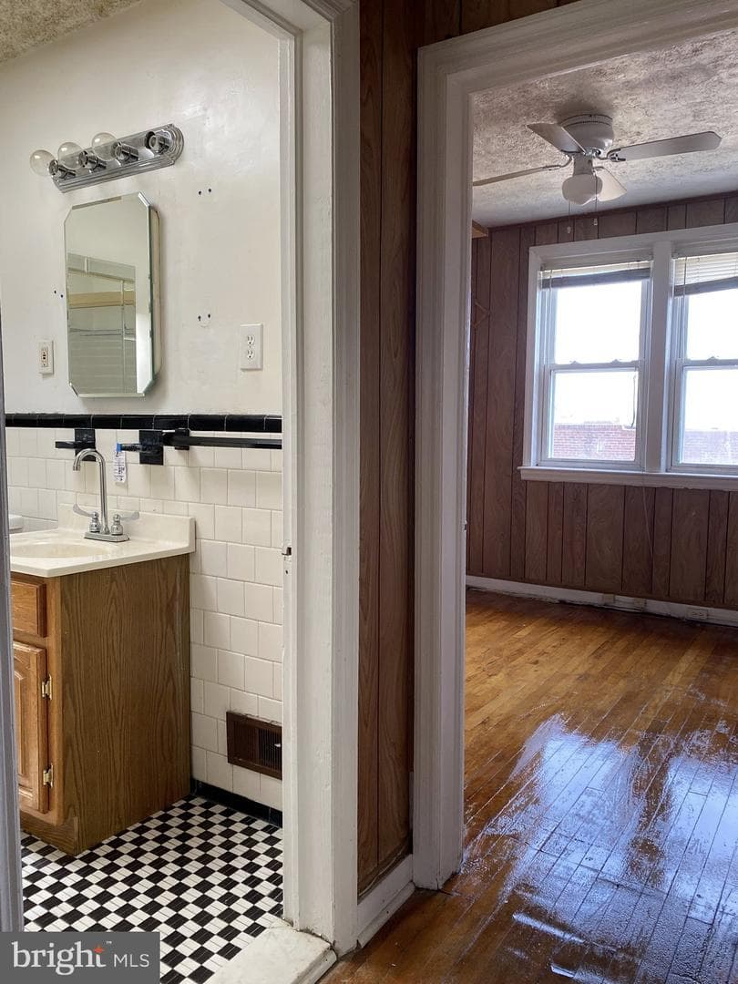 335 N Grantley Street photo 7