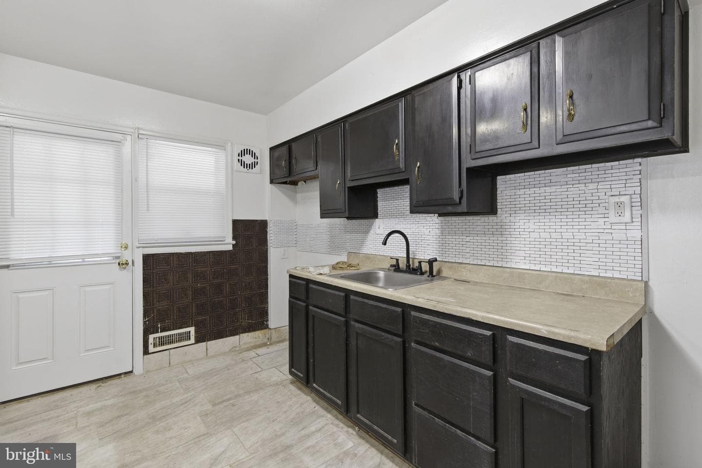 800 Reverdy Road photo 6
