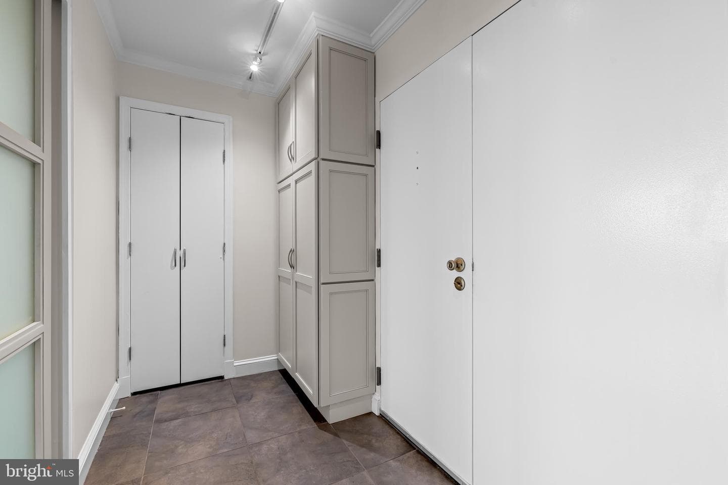 4100 N Charles Street #914 photo 3