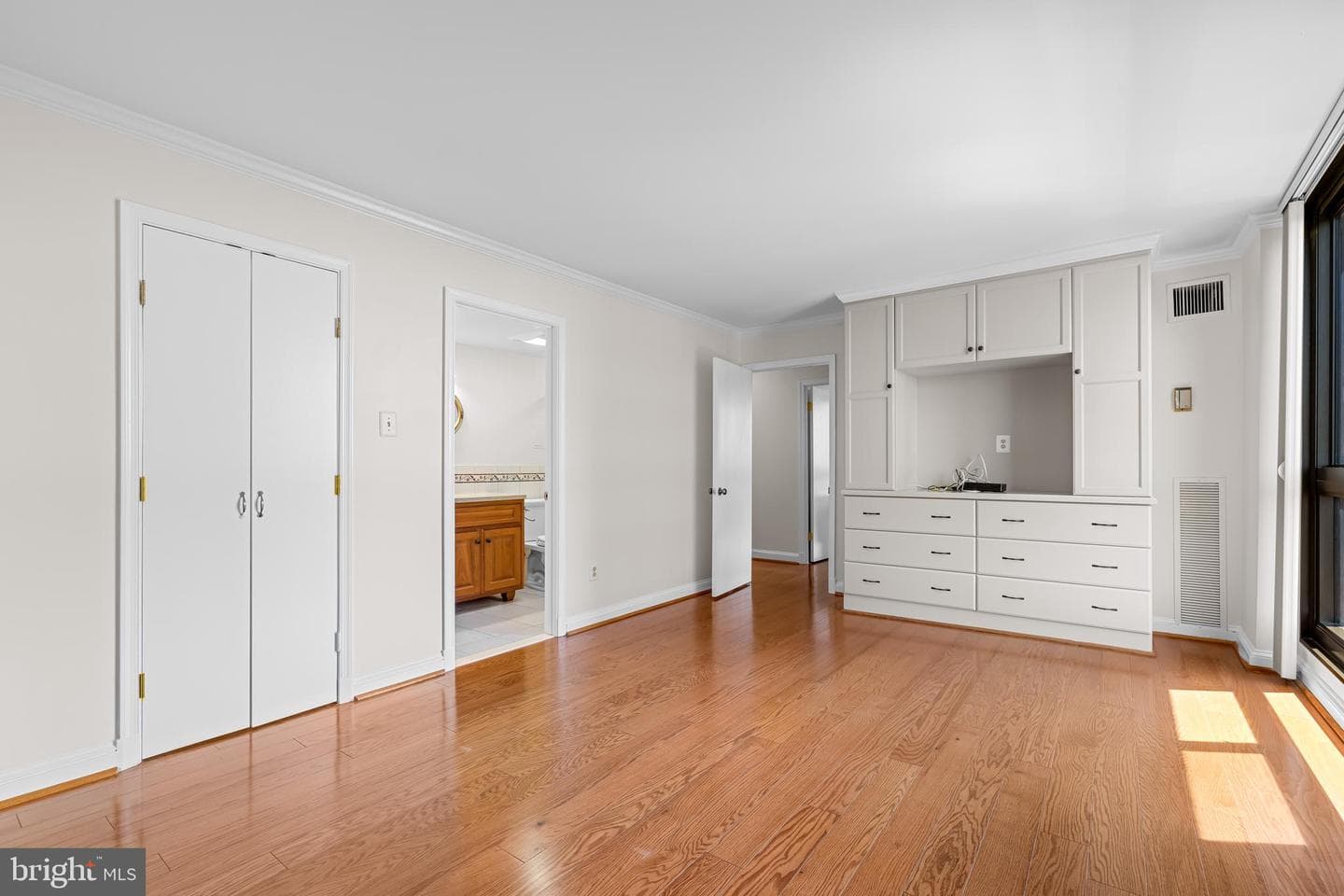 4100 N Charles Street #914 photo 32