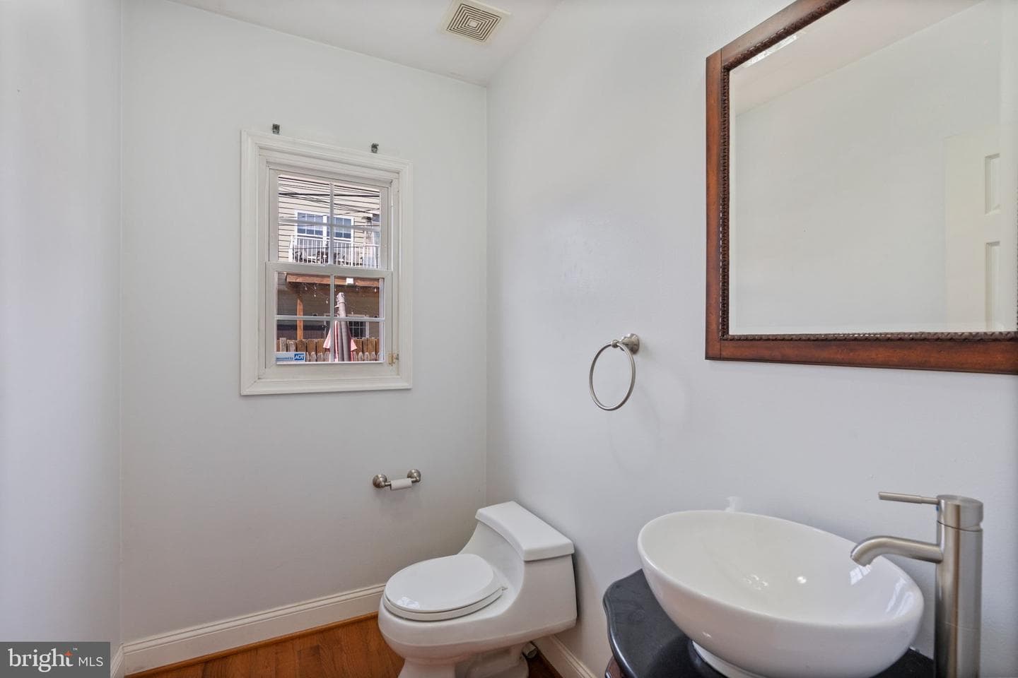1726 Johnson Street photo 28