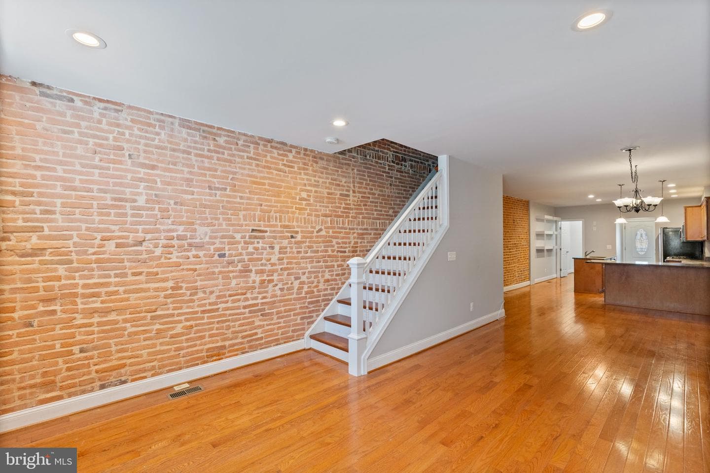 1726 Johnson Street photo 5