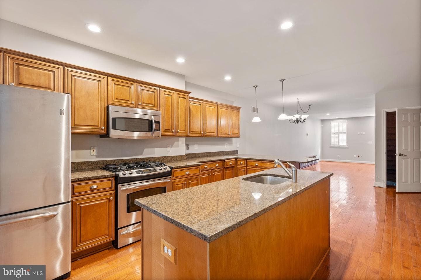 1726 Johnson Street photo 7