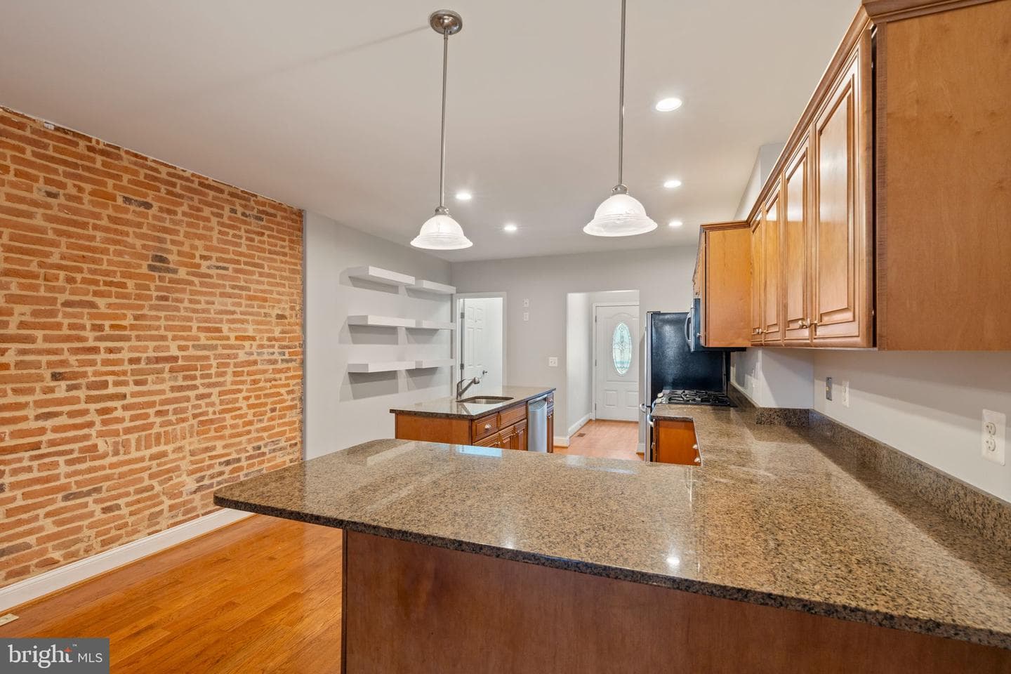 1726 Johnson Street photo 9