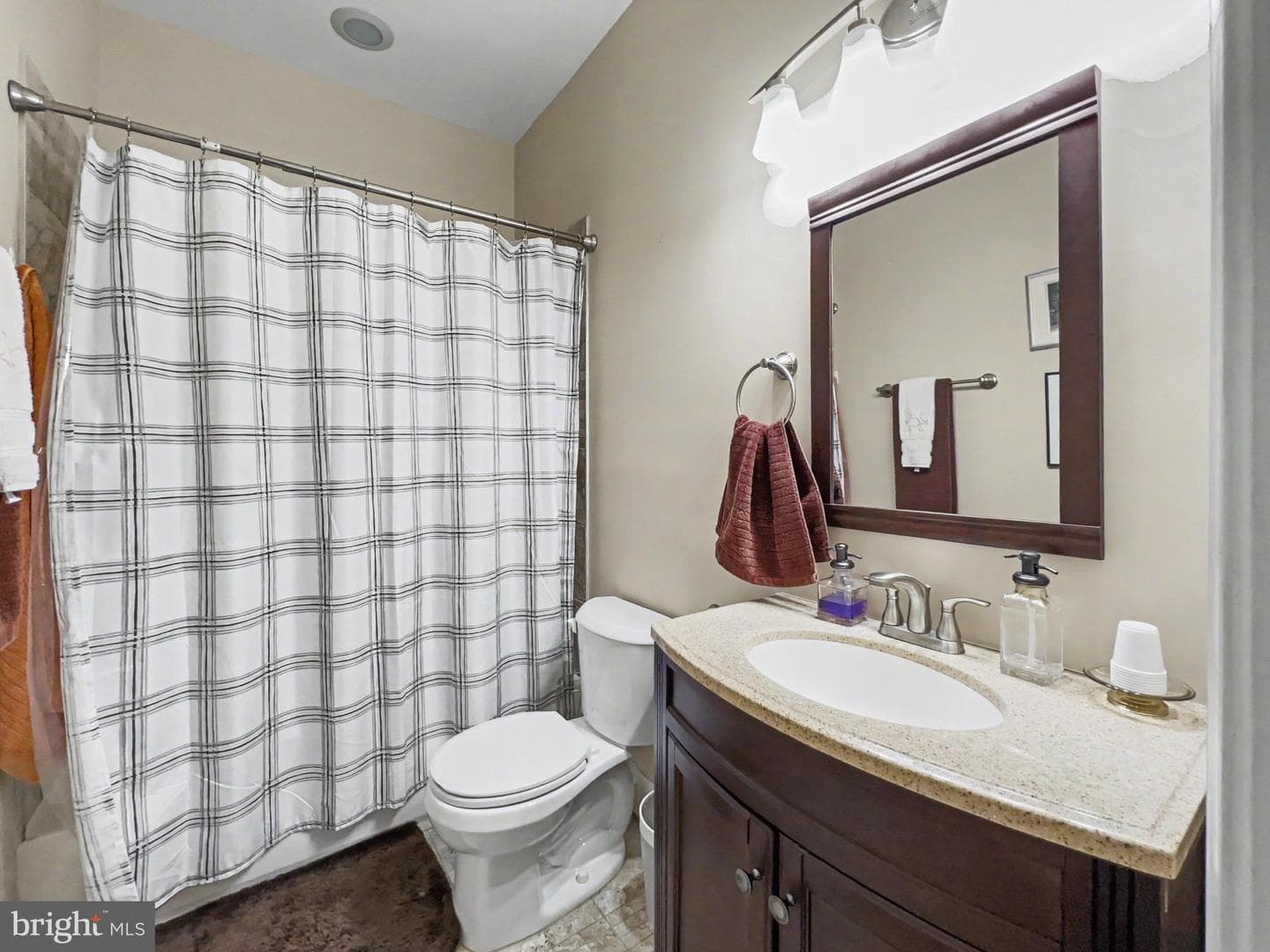 1610 N Broadway N photo 11