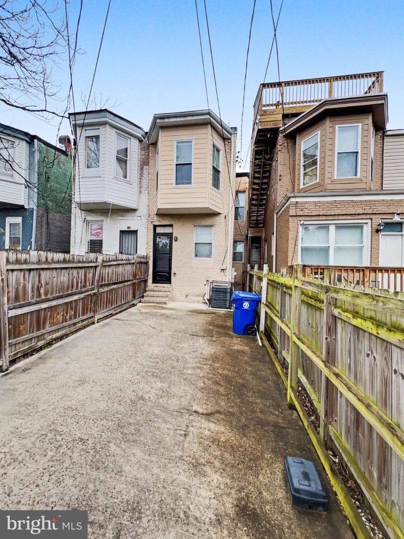 1610 N Broadway N photo 18