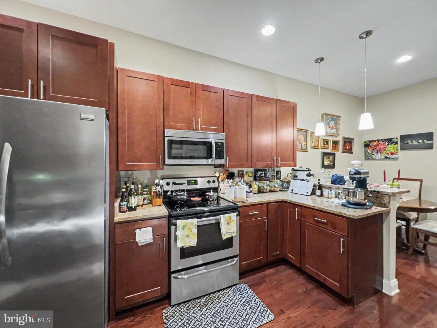 1610 N Broadway N photo 4