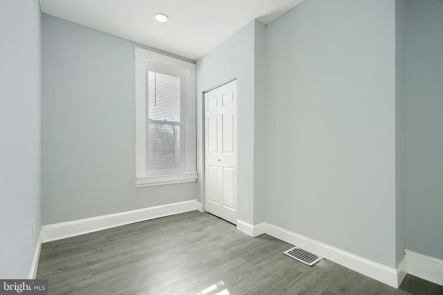 304 S Franklintown Road photo 5