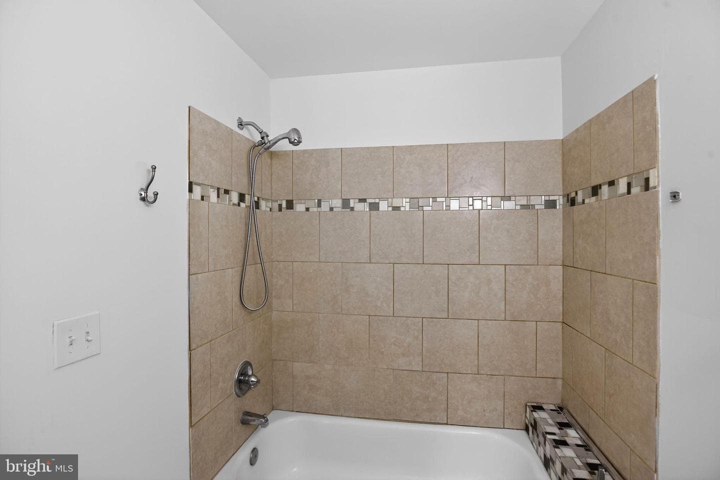 738 Bartlett Avenue photo 23